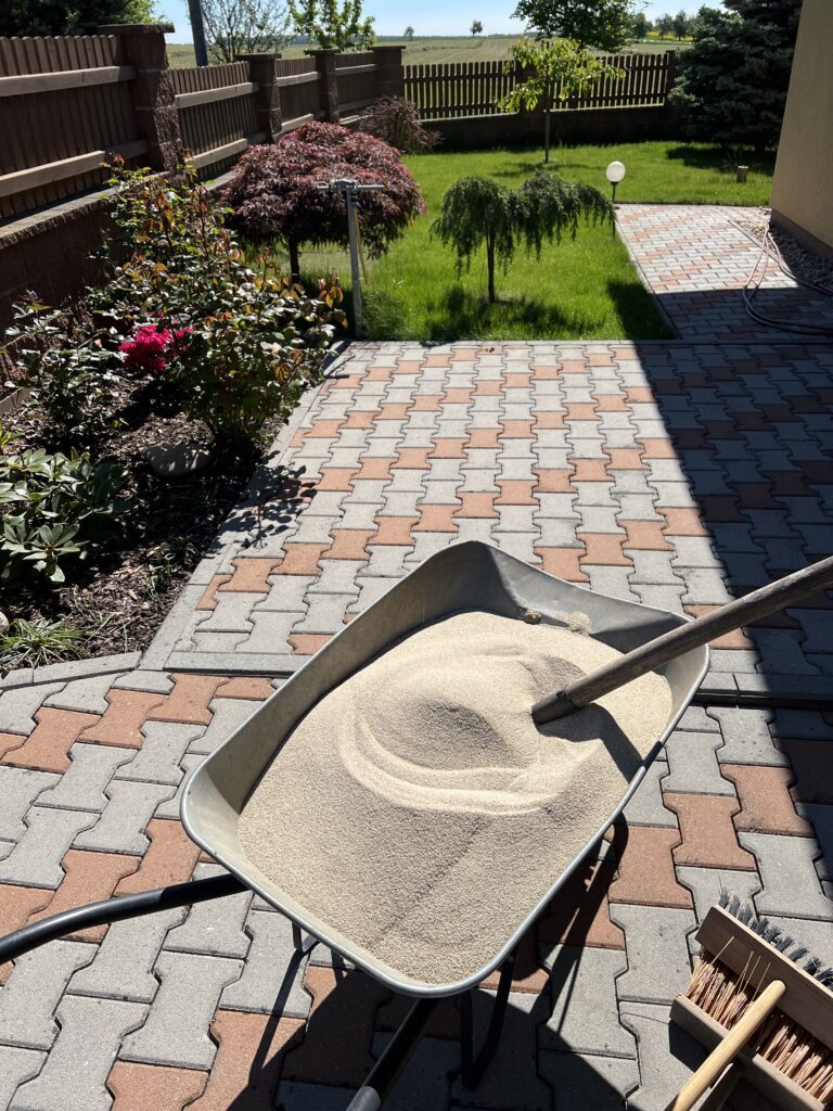 zásypový písek - čistá dlažba