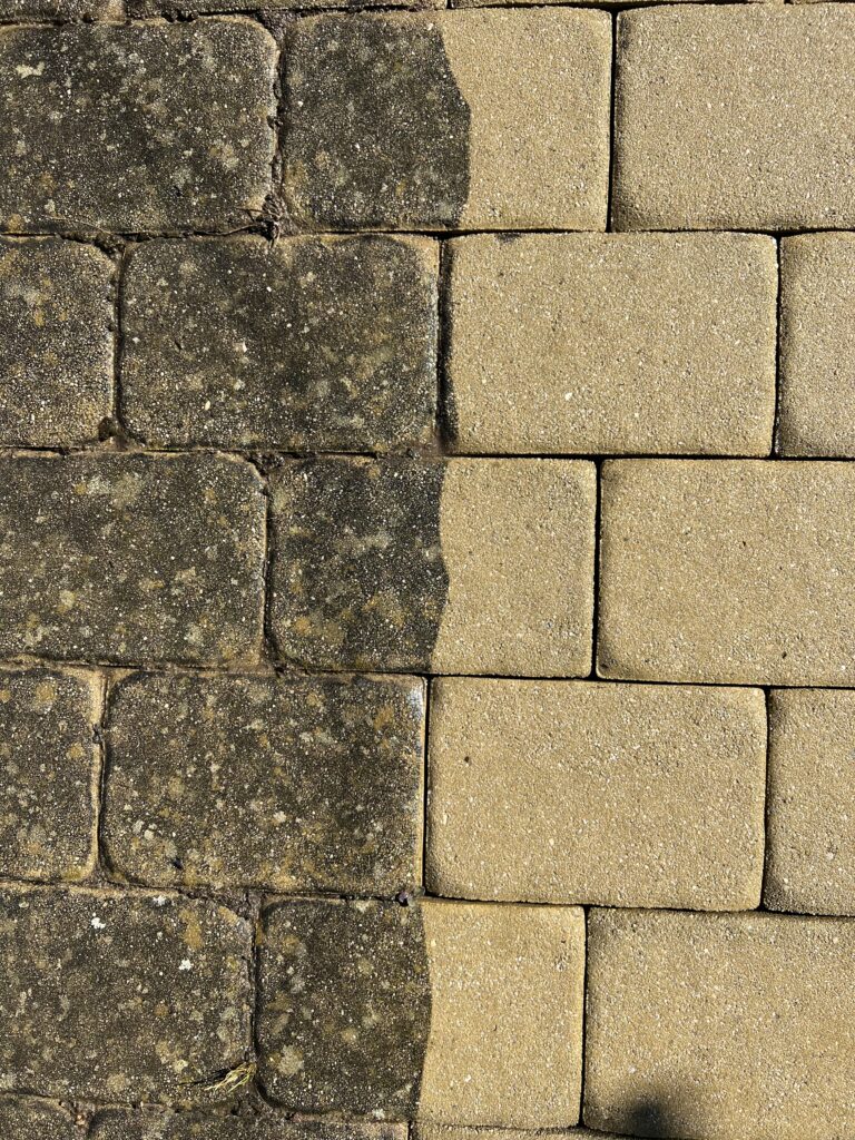 čištění chodníku - zámková dlažba