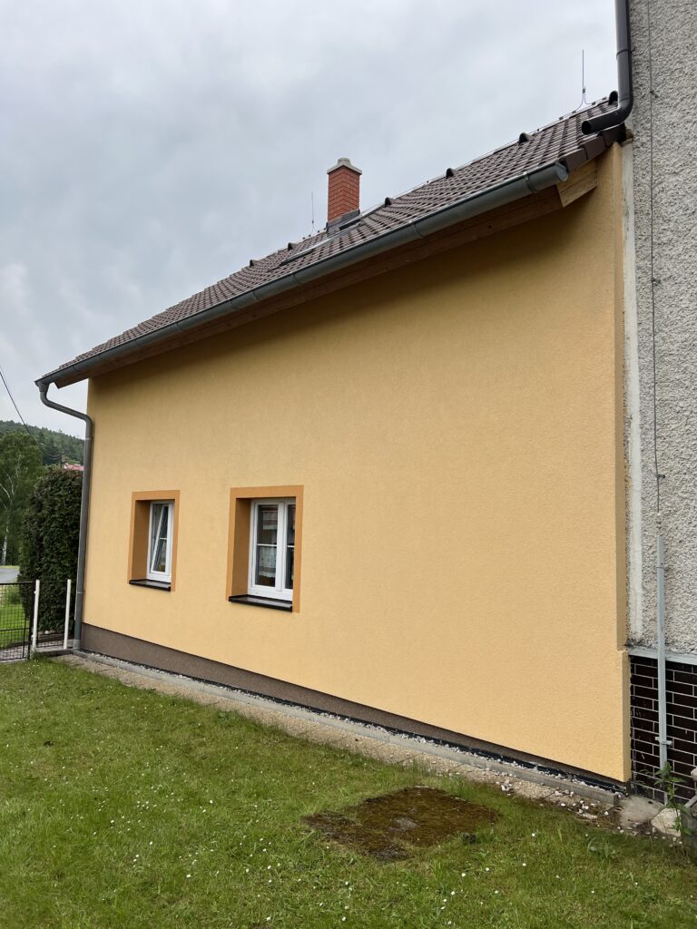 kralovskecisteni číštění fasády žlutý dům po